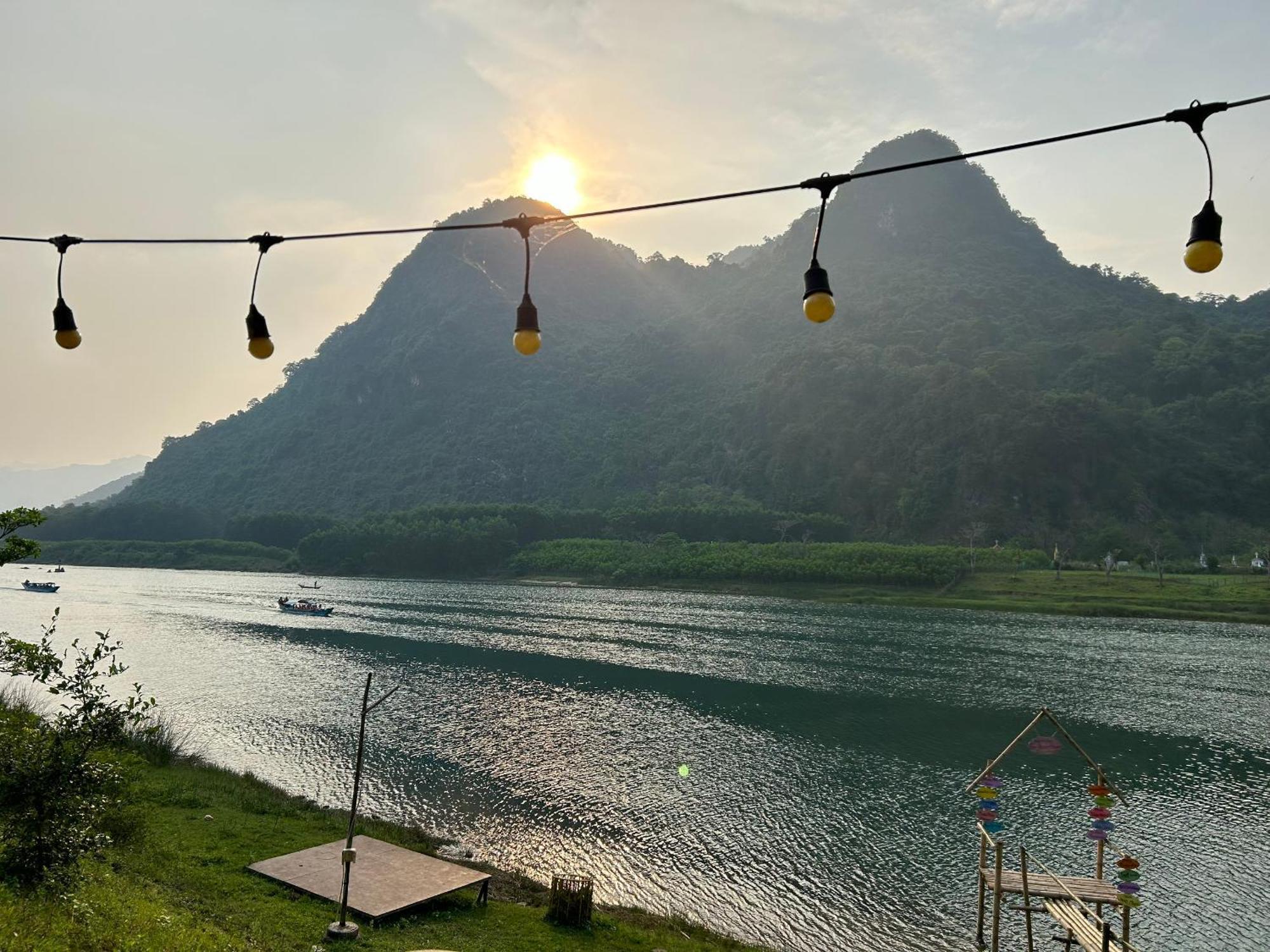 Homestay Son River House