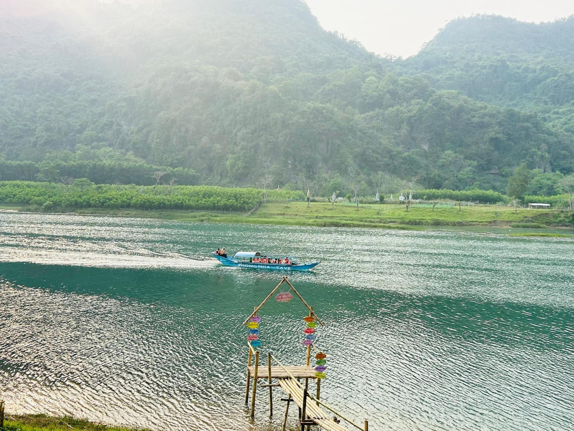 Homestay Son River House