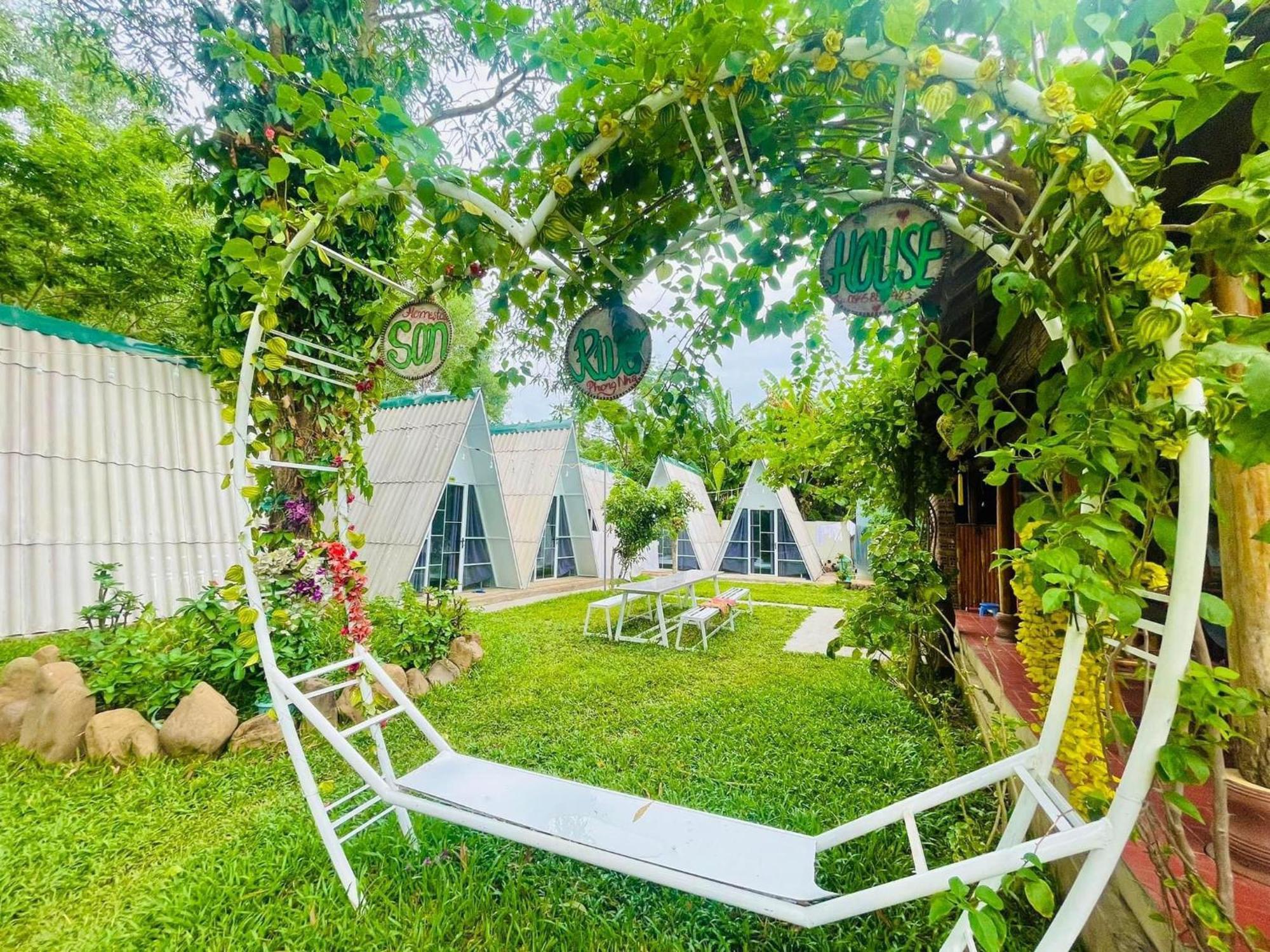 Son River House Homestay