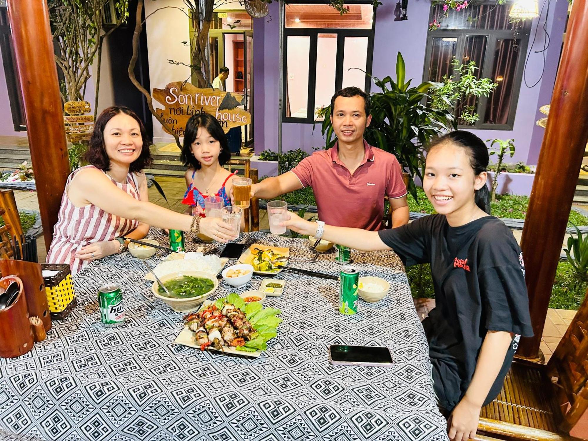 Homestay Son River House