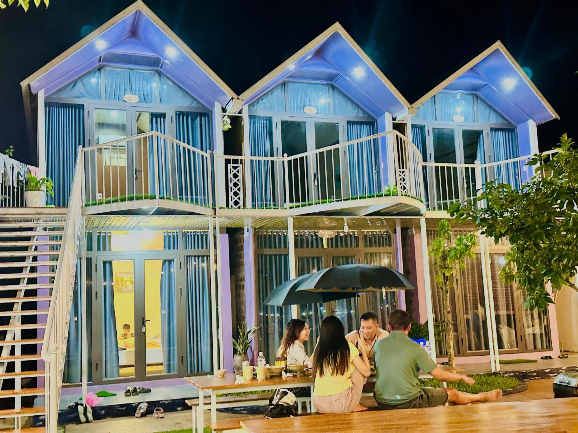 Son River House *